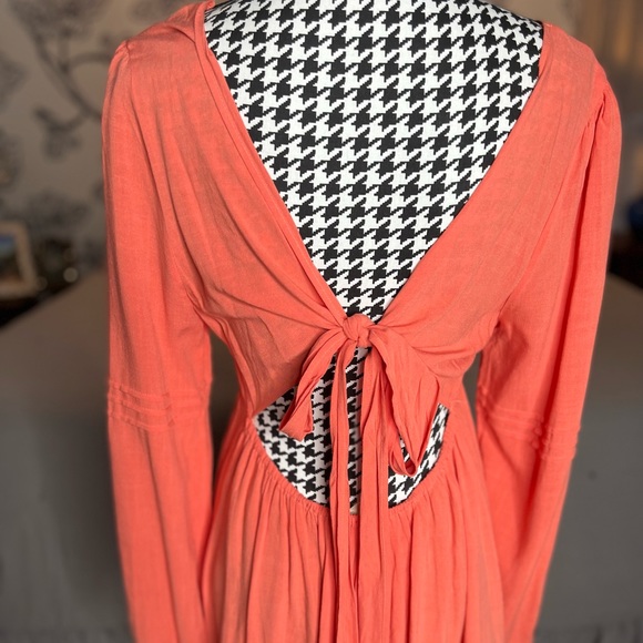 Adorable boho mini dress with tie back! 🧡 - Picture 6 of 7